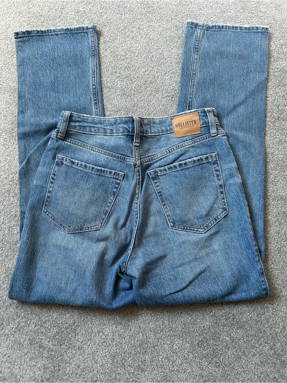 Ladies Hollister Medium Wash Straight-Leg Jeans - Picture 2 of 3